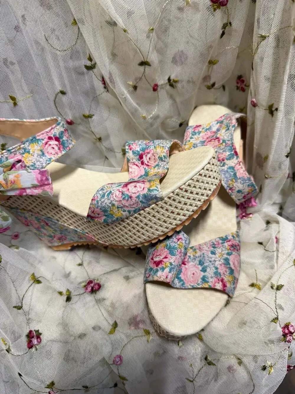 Floral Print Platform Wedge Sandals with Ankle Tie-Up says 40 but fits like a 6